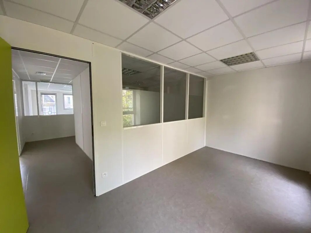 Office in Rouen to rent Building Photo- Image 1 of 5