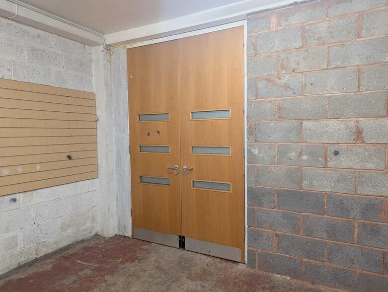 353 Upper Balsall Heath Rd, Birmingham to rent - Building Photo - Image 3 of 4