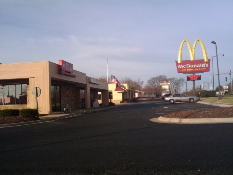 4415 Harrison Ave, Rockford, IL for rent - Building Photo - Image 1 of 7