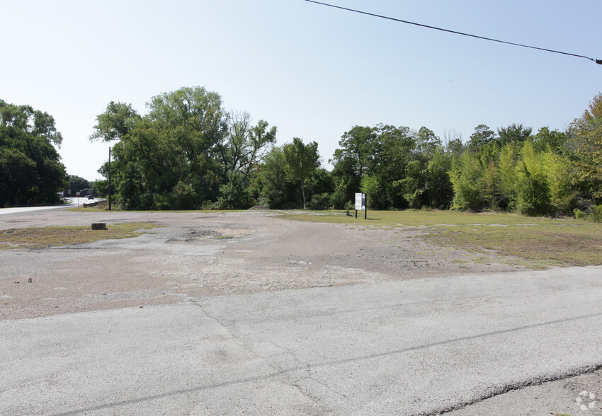 1518 W Main St, Waxahachie, TX for sale - Building Photo - Image 2 of 9