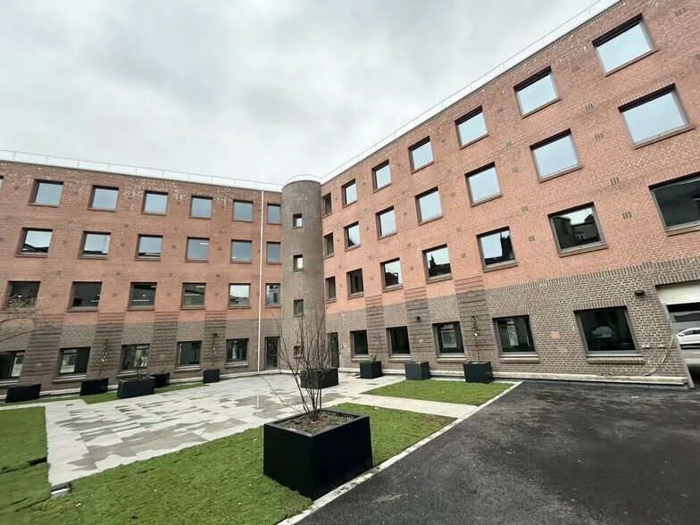 Office in Lille to rent - Building Photo - Image 2 of 9