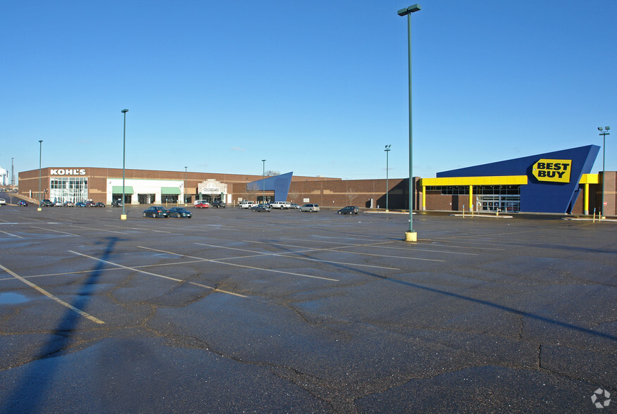 1643-1655 W County Road B2, Roseville, MN for rent - Building Photo - Image 1 of 2