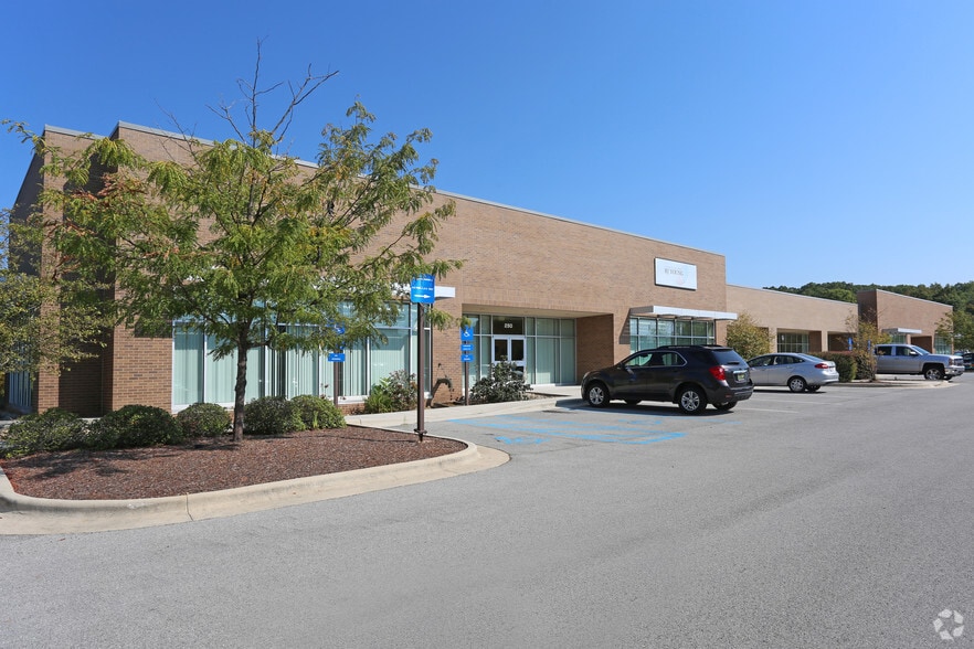 1038-1040 Research Blvd, Madison, AL to rent - Building Photo - Image 3 of 9