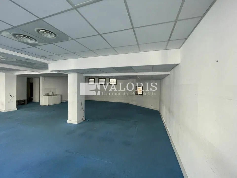 Office in Lyon to rent Building Photo- Image 1 of 4
