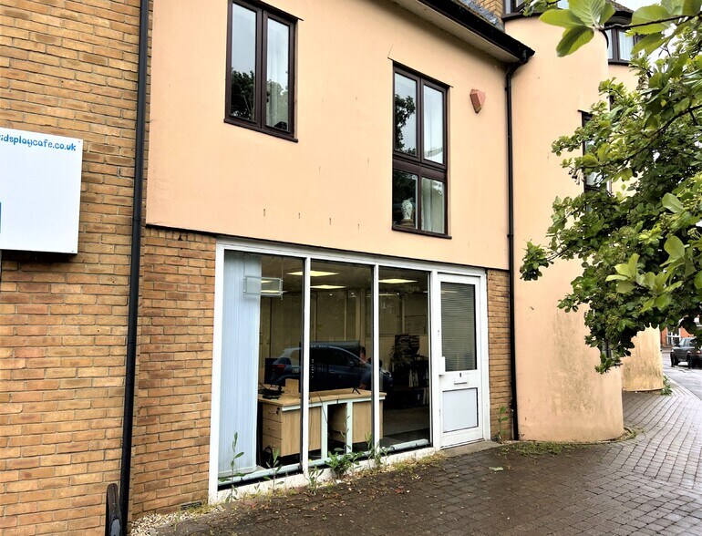 39-41 Old Milton Rd, New Milton for sale - Primary Photo - Image 1 of 1