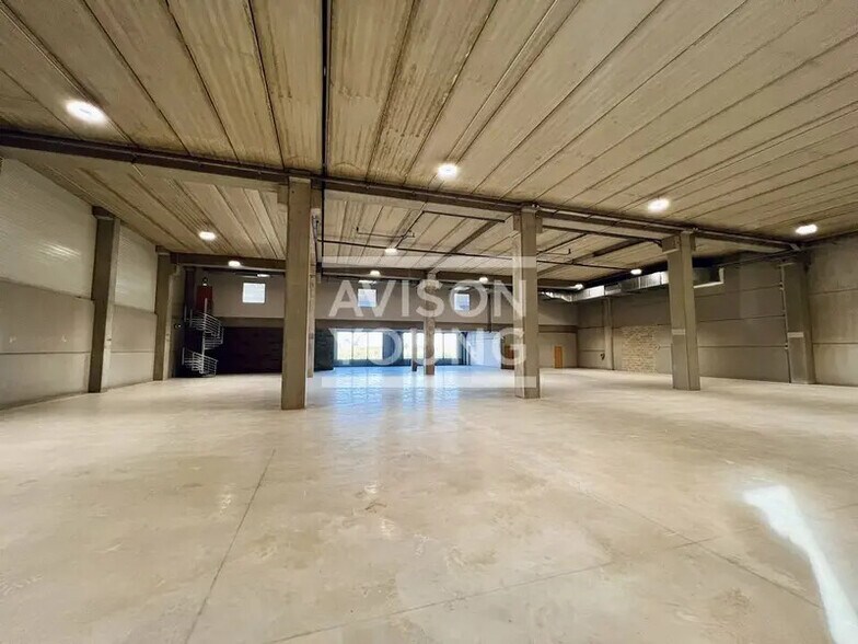 Light Industrial in to rent - Interior Photo - Image 1 of 12