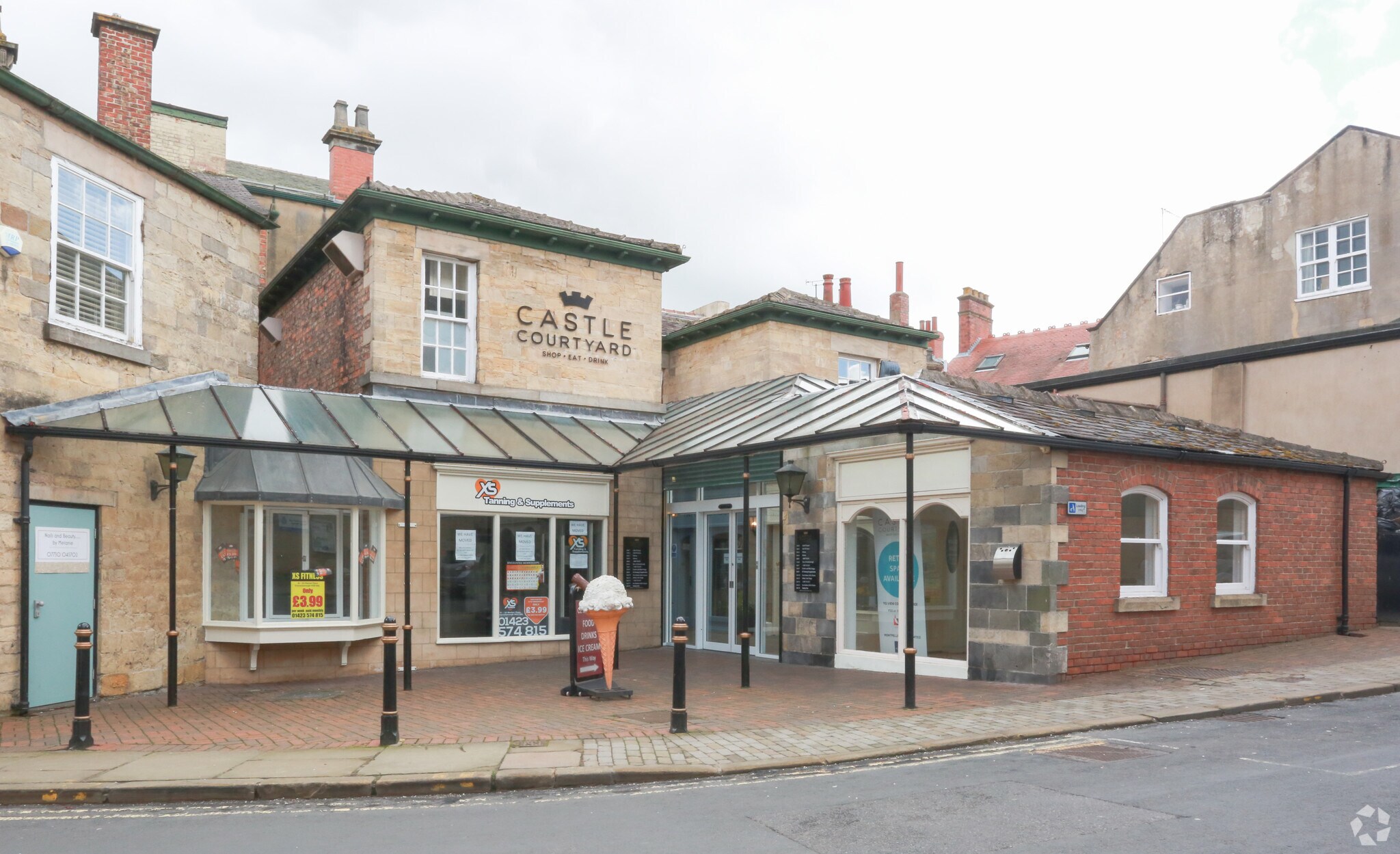 Castle Courtyard, Knaresborough to rent Primary Photo- Image 1 of 4