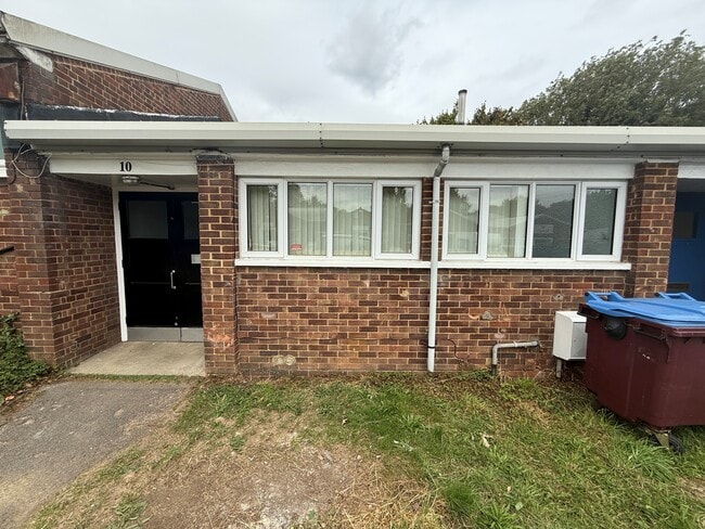 More details for 2-14 Brownfields, Welwyn Garden City - Industrial to Rent