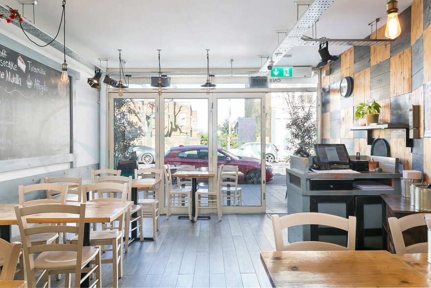 195 St. John's Hl, London to rent - Building Photo - Image 3 of 11