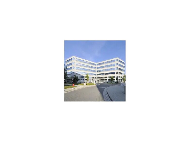 Office in Tremblay-en-France to rent - Building Photo - Image 2 of 4