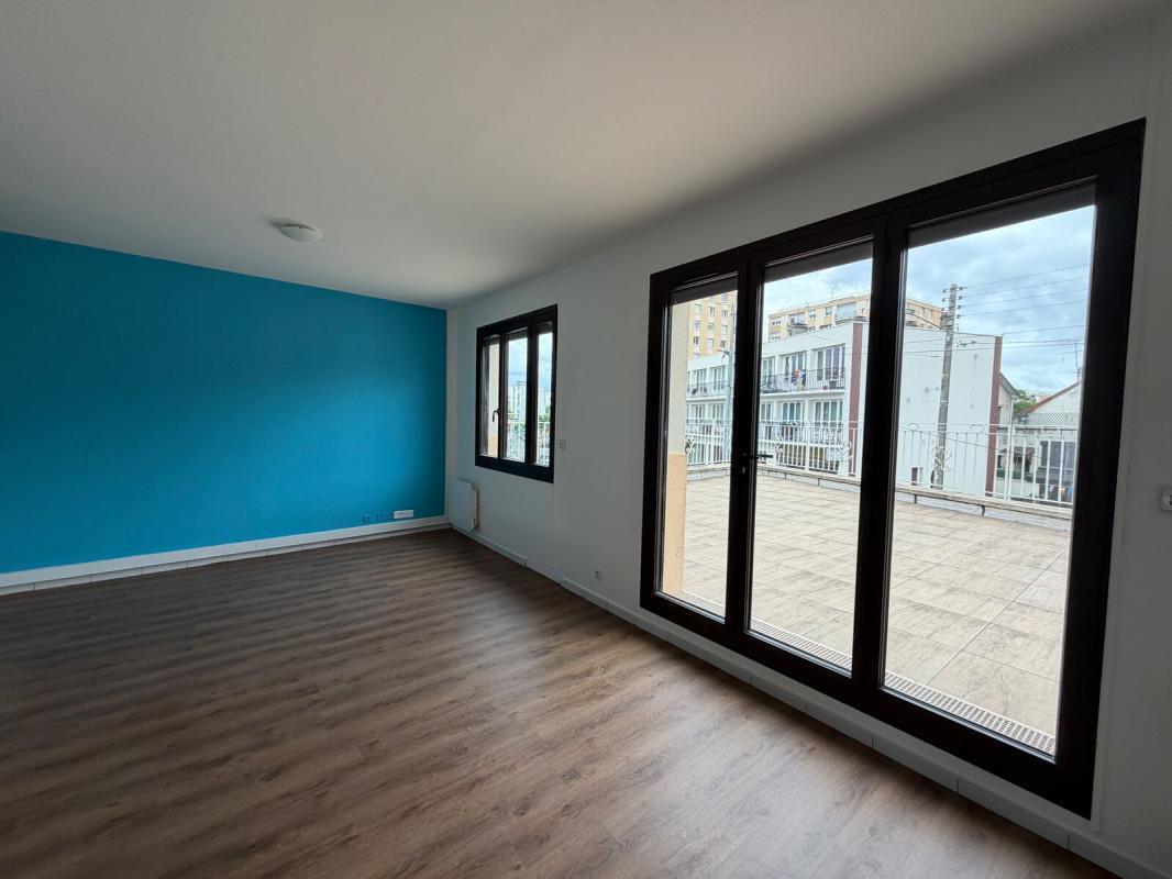 Office in Conflans-Sainte-Honorine to rent Interior Photo- Image 1 of 7