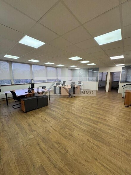 Office in Maisons-Alfort to rent - Interior Photo - Image 2 of 8