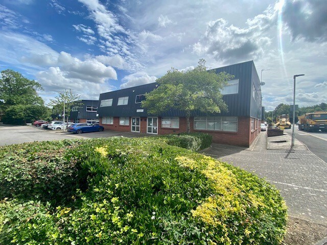 Newbury Rd, Kingsclere to rent Building Photo- Image 1 of 2