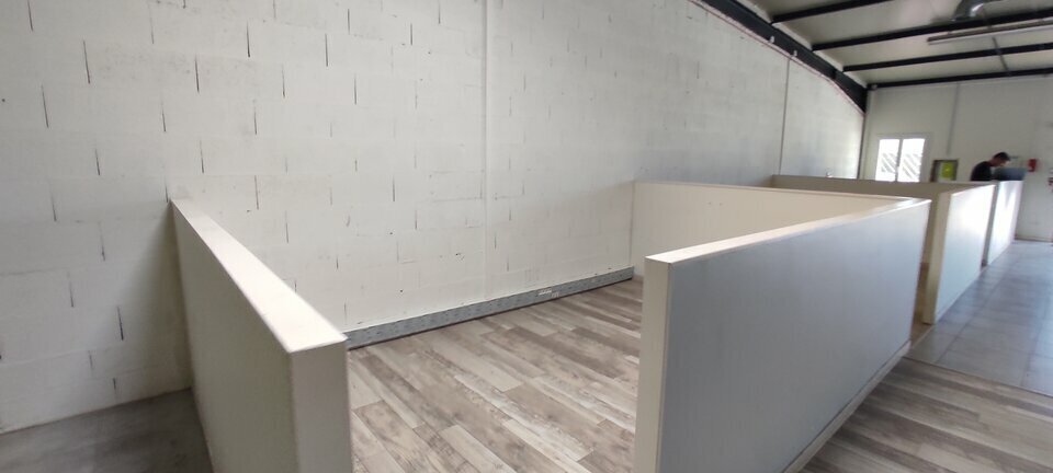 Light Industrial in Bourgoin-Jallieu for sale - Interior Photo - Image 3 of 5