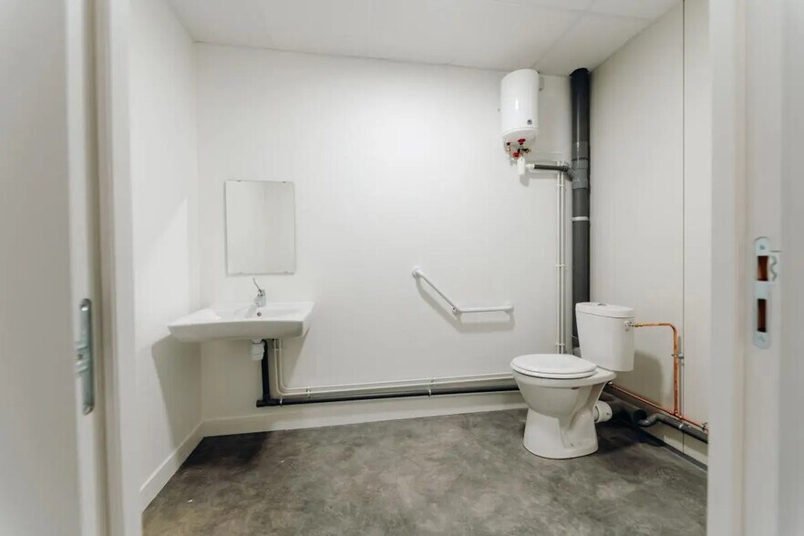 10 Rue Du Chateau D'Angleterre, Schiltigheim to rent - Primary Photo - Image 2 of 22