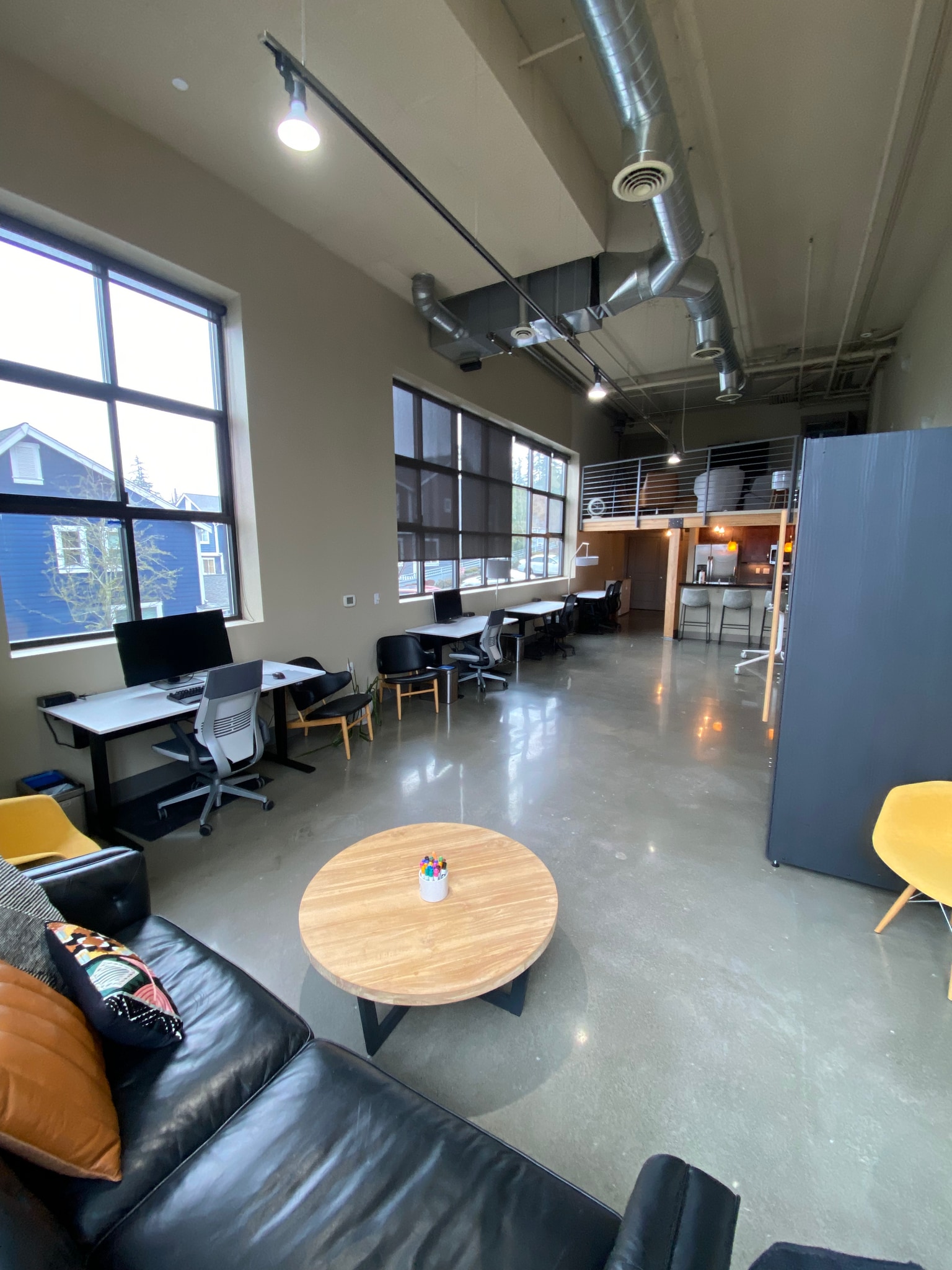 1886 25th Ave NE, Issaquah, WA to rent Interior Photo- Image 1 of 9