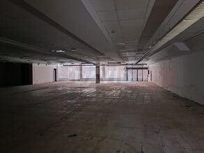 Retail in Girona, Gerona to rent Interior Photo- Image 2 of 17