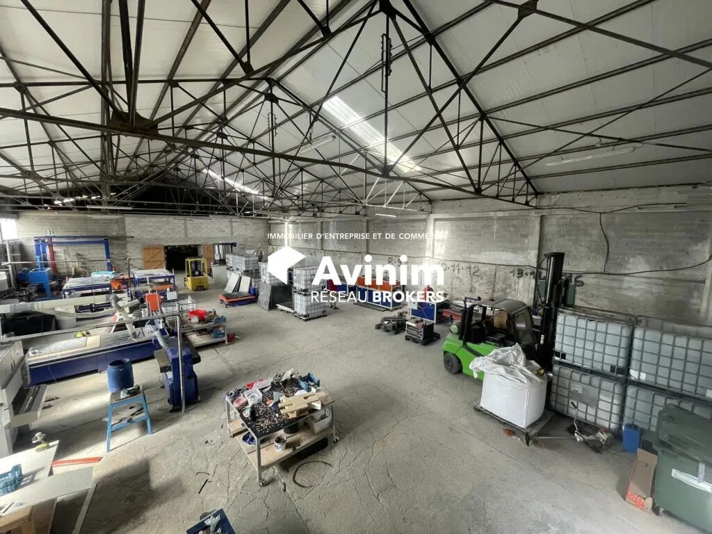 Location Entrepôt 1 100 m² - Photo 1