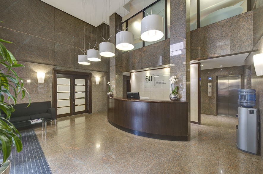 60 Buckingham Palace Rd, London to rent - Lobby - Image 3 of 7