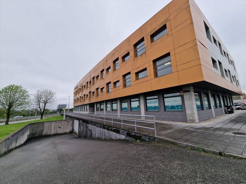 Plaza a Asipo Cl, Llanera, Asturias for sale - Building Photo - Image 2 of 12