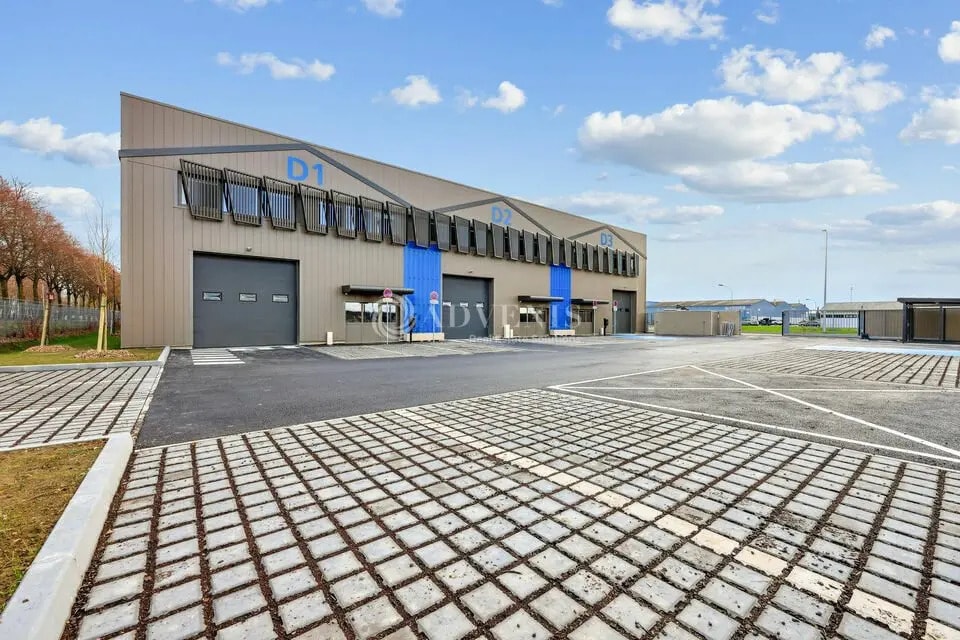 Light Industrial in Lognes to rent Building Photo- Image 1 of 13