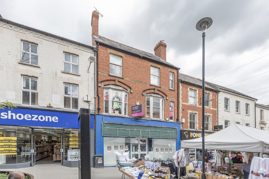 23 Middle St, Yeovil to rent - Primary Photo - Image 1 of 2
