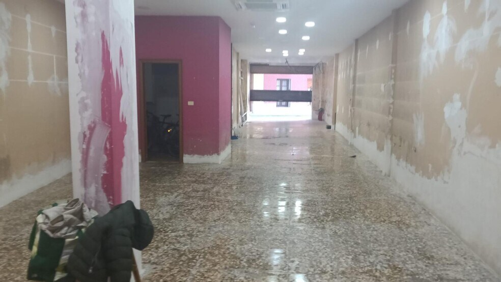 Retail in Algemesí to rent - Interior Photo - Image 3 of 8