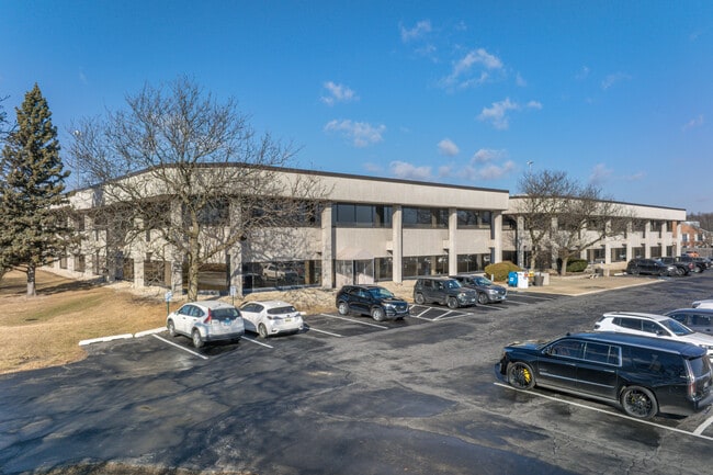 More details for 100 Tower Dr, Burr Ridge, IL - Office to Rent