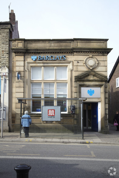 26 Market St, Oldham for rent - Building Photo - Image 2 of 12