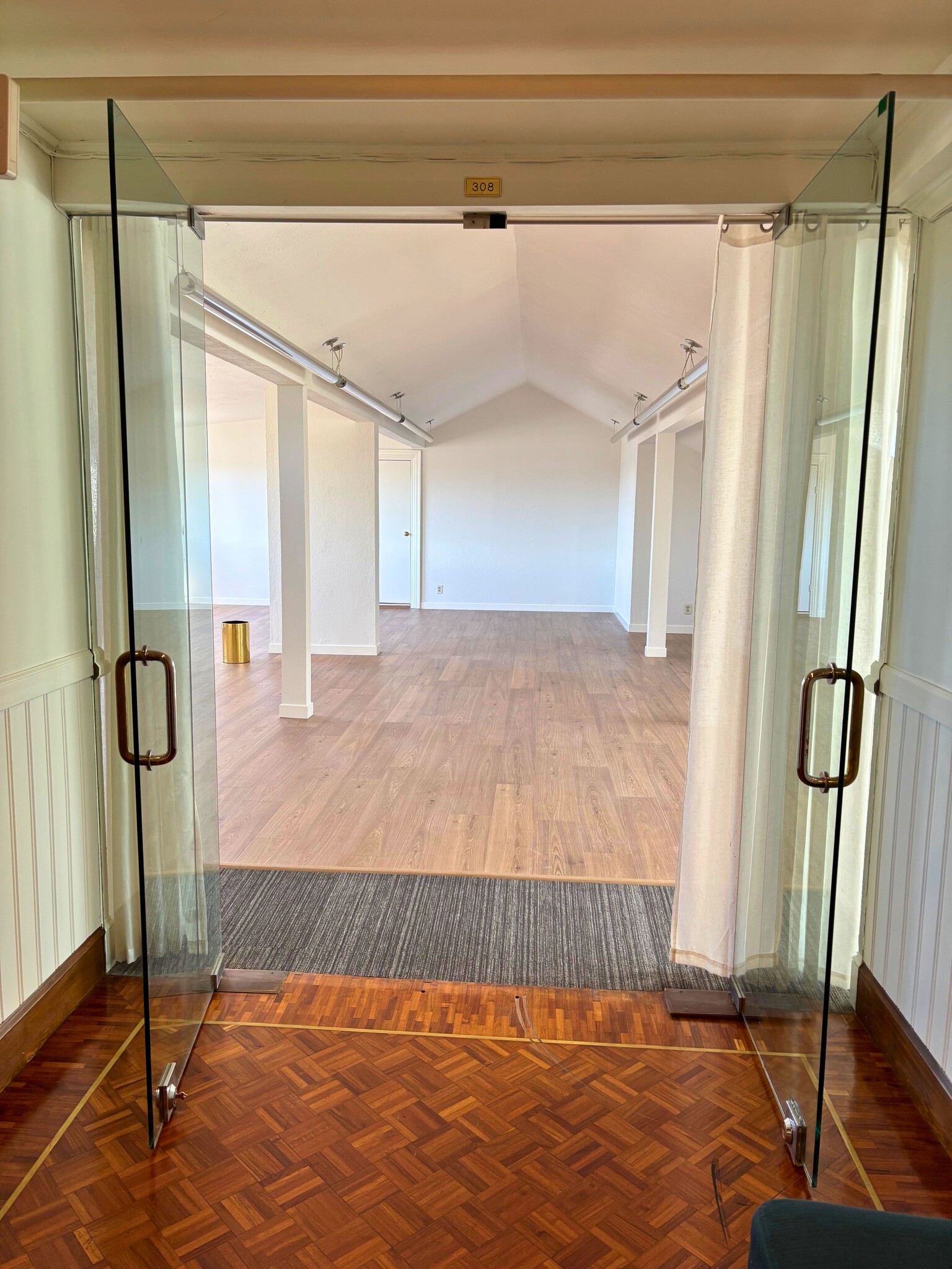 1801 Bush St, San Francisco, CA to rent Interior Photo- Image 1 of 6