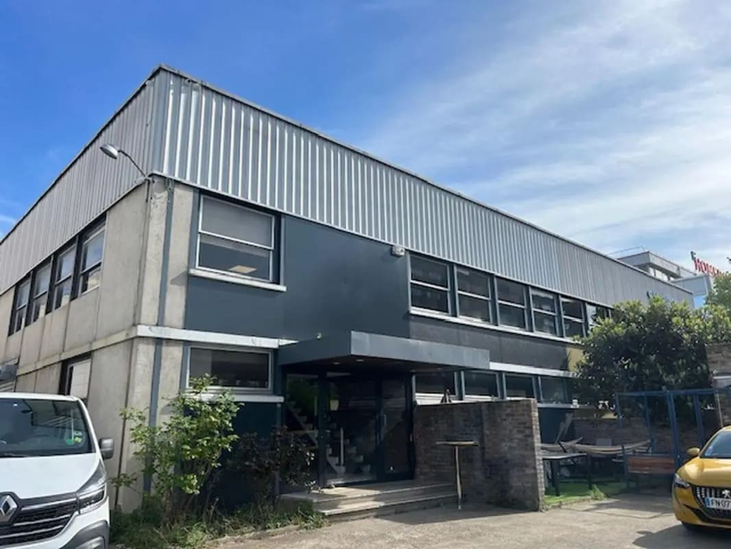 Light Industrial in Colombes to rent Building Photo- Image 1 of 12