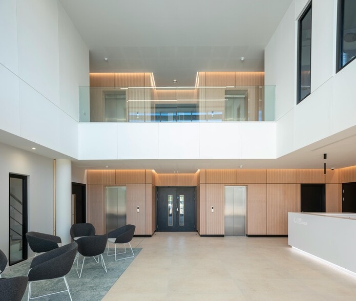 1 Lochside Av, Edinburgh to rent - Building Photo - Image 3 of 17