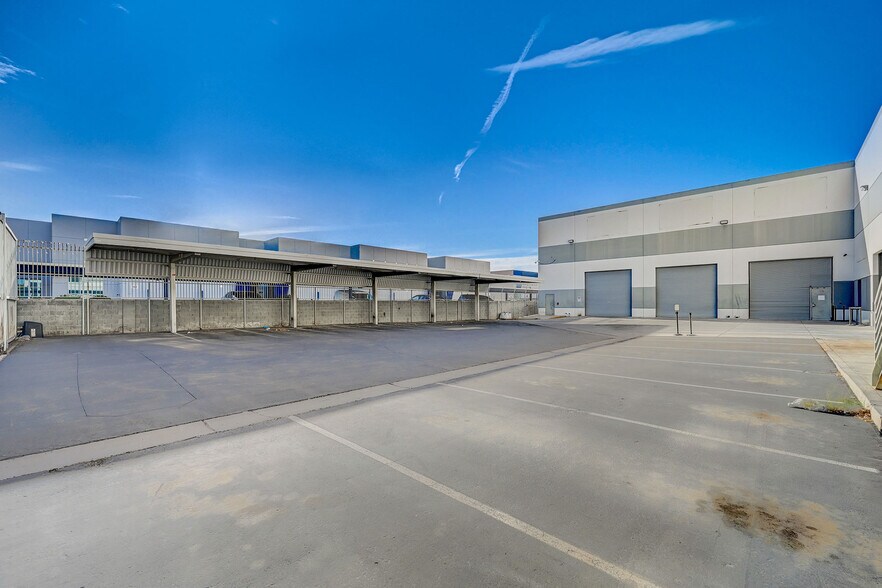 3670 W Oquendo Rd, Las Vegas, NV for sale - Building Photo - Image 3 of 9