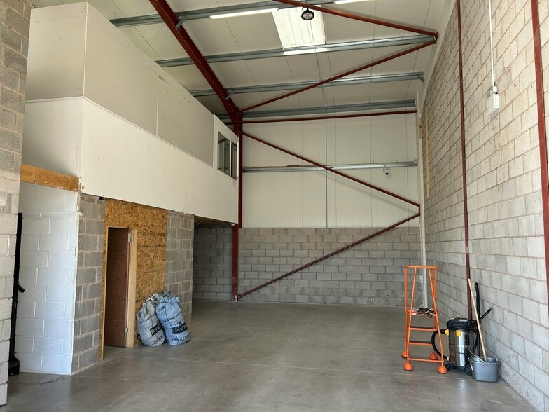 Priestley Rd, Manchester to rent - Building Photo - Image 2 of 5