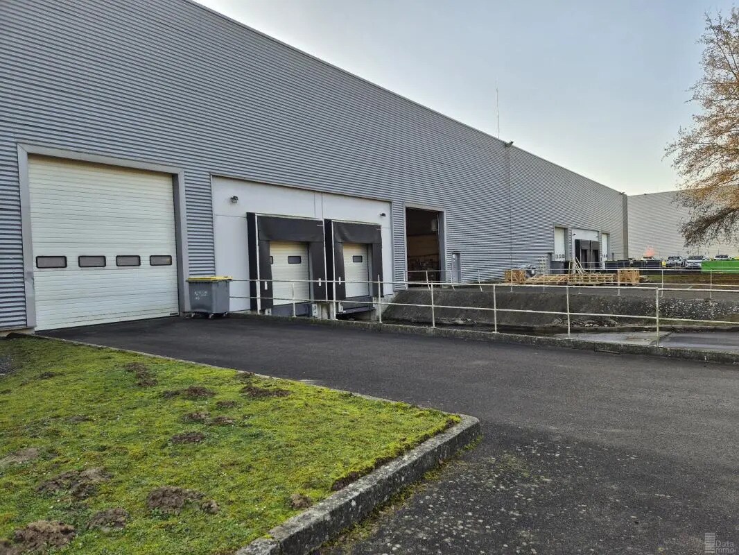 Industrial in Lieusaint to rent Building Photo- Image 1 of 21