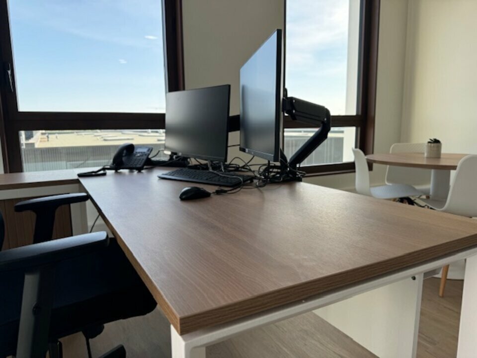 Office in Genas to rent Interior Photo- Image 1 of 6