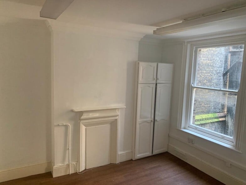 36-40 Glasshouse St, London to rent - Interior Photo - Image 3 of 5