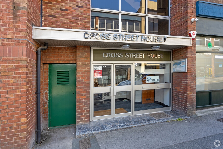 1-3 Cross St, Wakefield to rent - Building Photo - Image 2 of 3