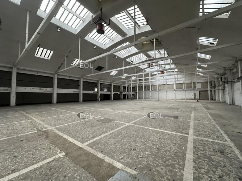 Industrial in La Courneuve to rent - Building Photo - Image 2 of 6