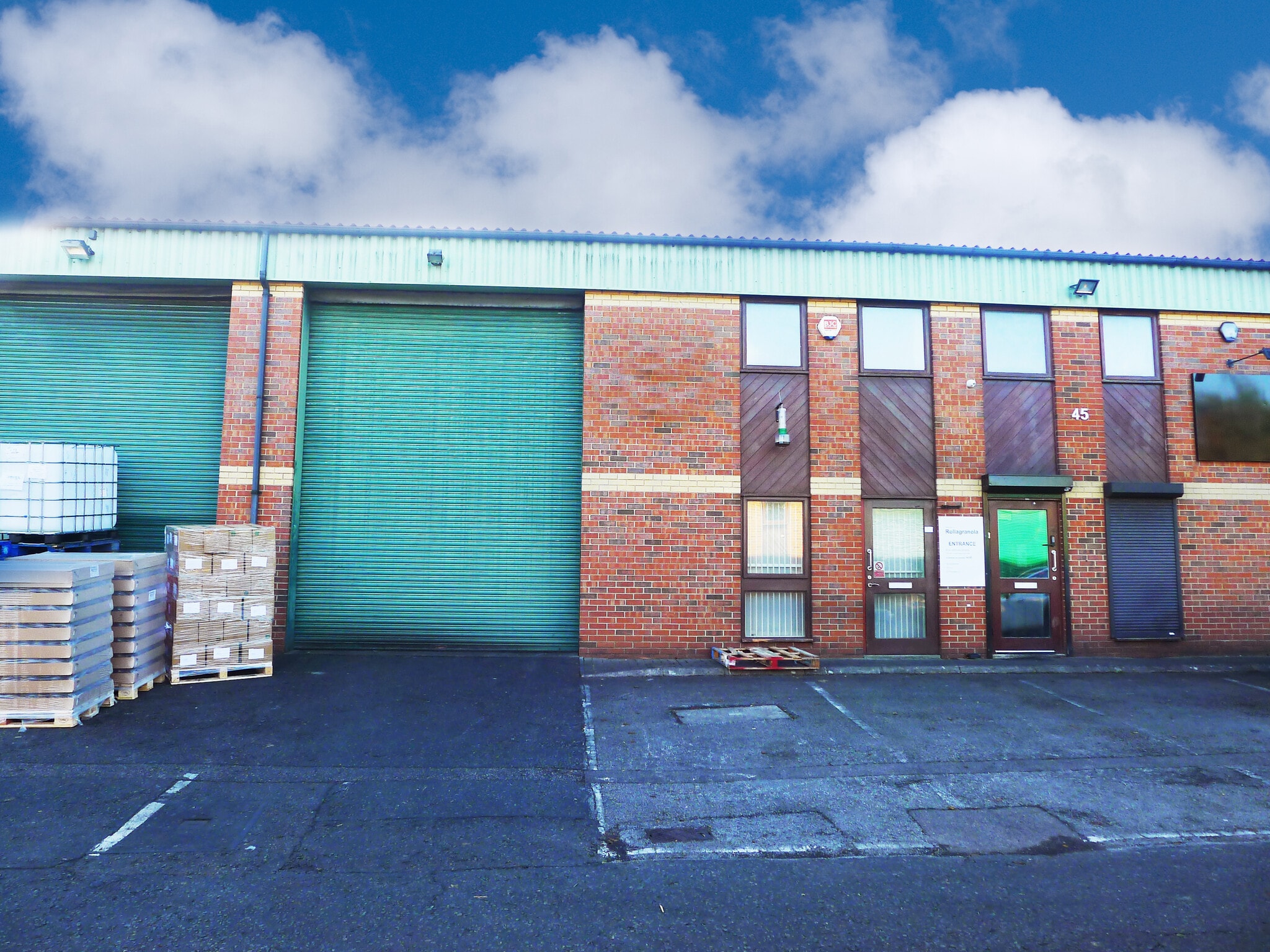 41-49 Knowl Piece, Hitchin to rent Primary Photo- Image 1 of 2