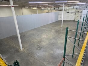 10949 E Peakview Ave, Englewood, CO to rent Interior Photo- Image 2 of 8