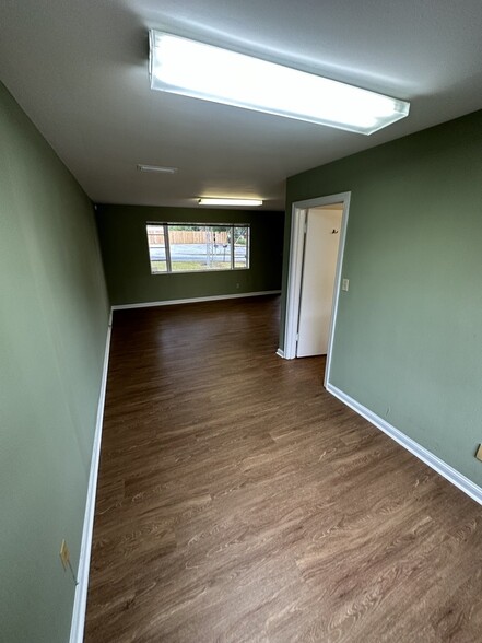 702 Baldwin Dr, Albany, GA for rent - Interior Photo - Image 3 of 9