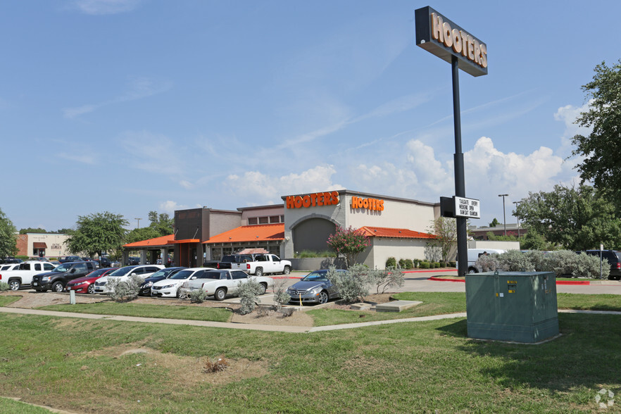 1960 S Stemmons Fwy, Lewisville, TX for rent - Building Photo - Image 1 of 6