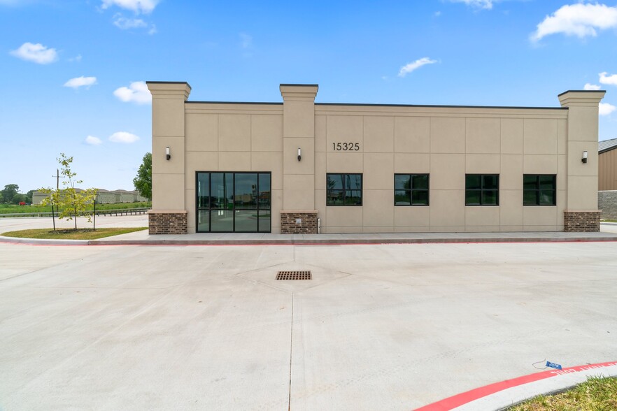 15325 Summit Park Dr, Montgomery, TX for rent - Building Photo - Image 1 of 16