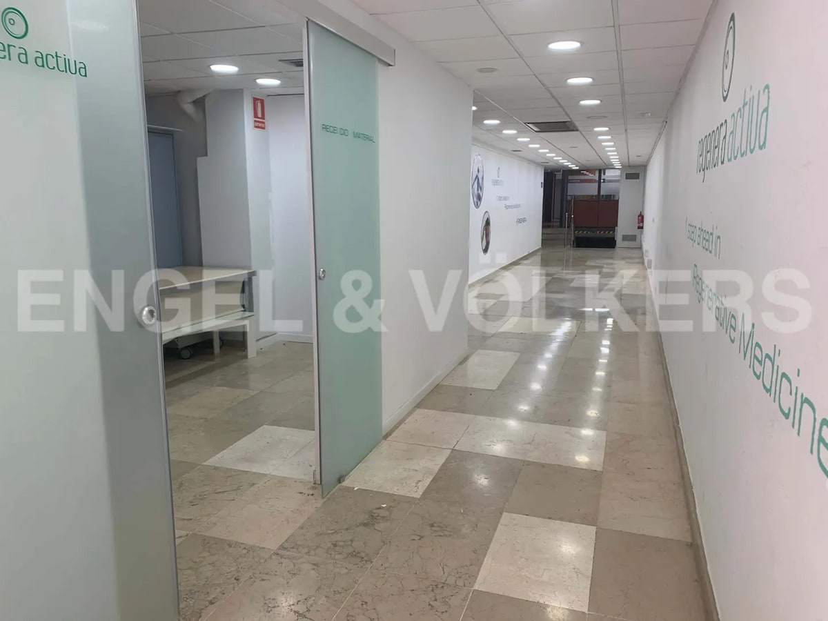 Carrer de Ferran Puig, Barcelona, BAR 08023 -  -  - Interior Photo - Image 1 of 8