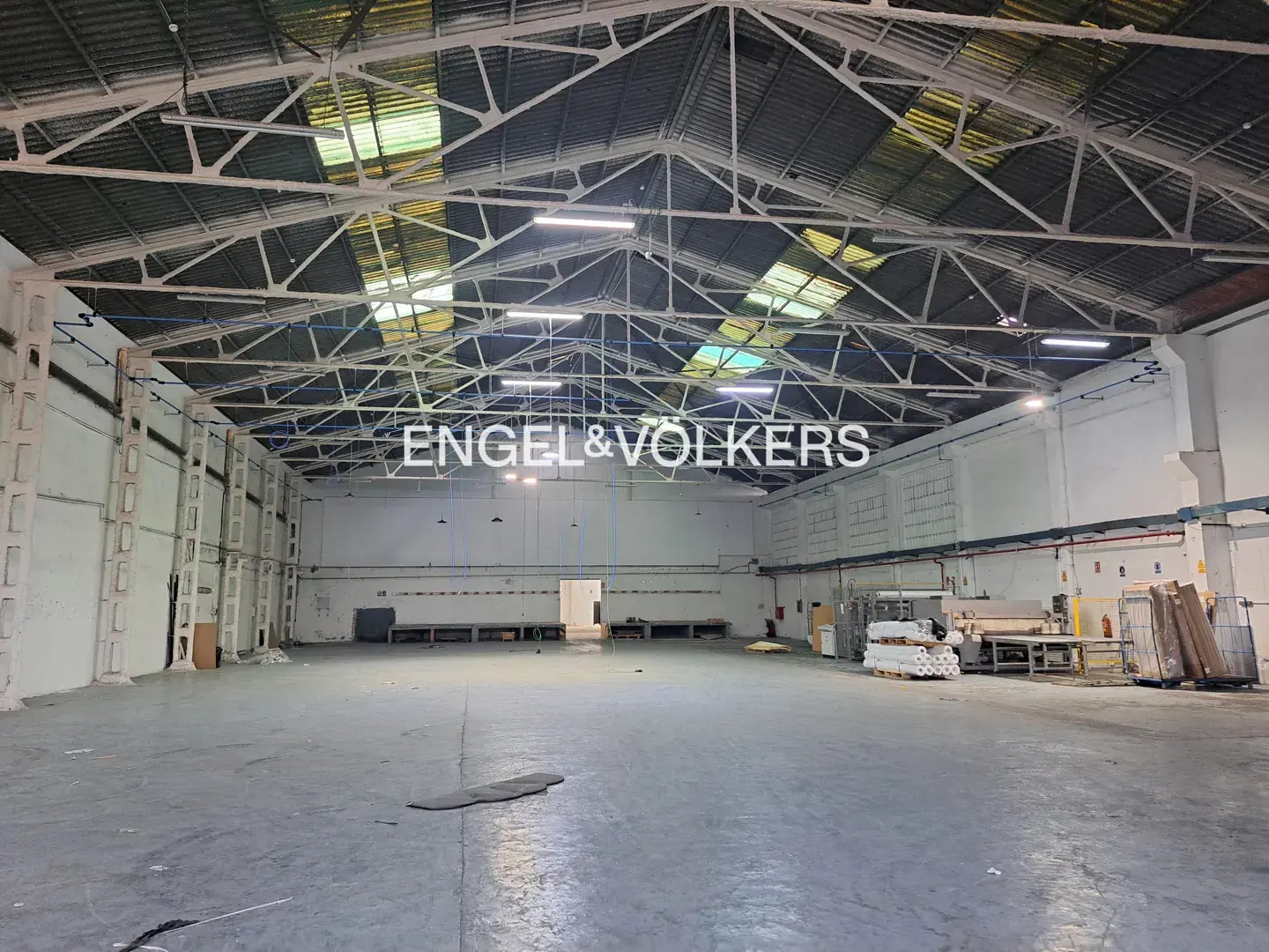 Industrial in L'Hospitalet de Llobregat, Barcelona to rent Interior Photo- Image 1 of 4