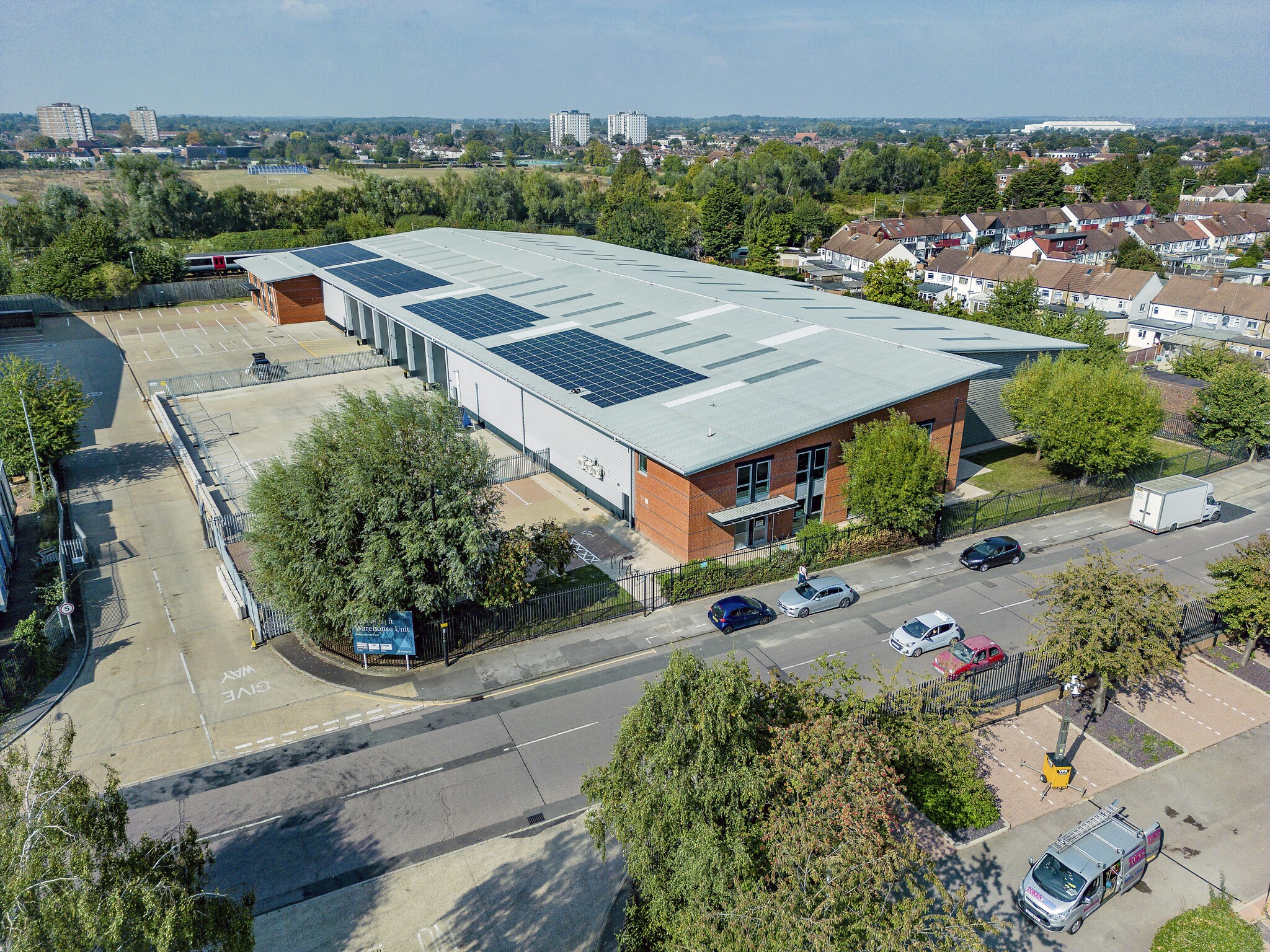 71-73 Bilton Way, Enfield to rent Primary Photo- Image 1 of 11