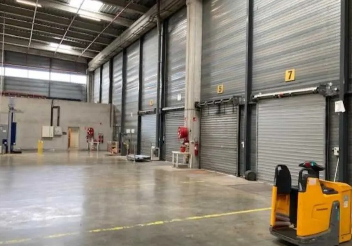 Office in Mions to rent Interior Photo- Image 1 of 4