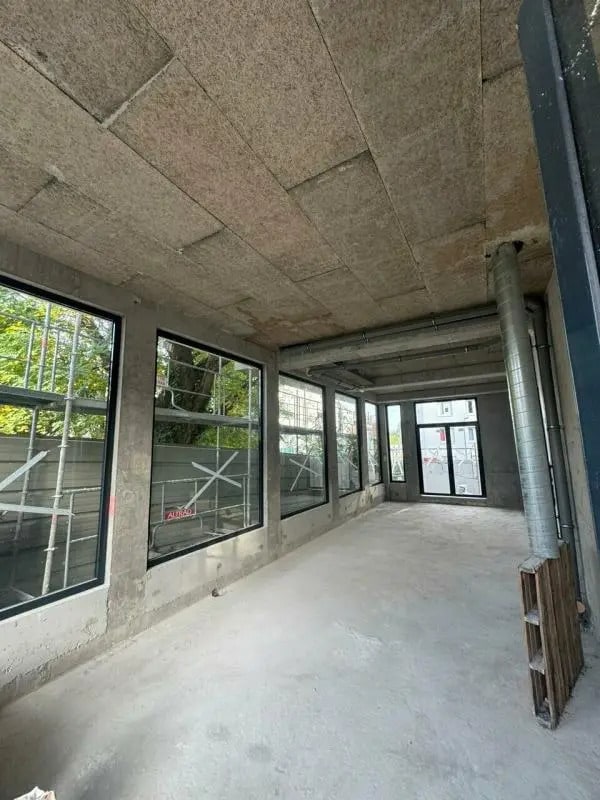 Retail in Montreuil for sale Interior Photo- Image 1 of 9