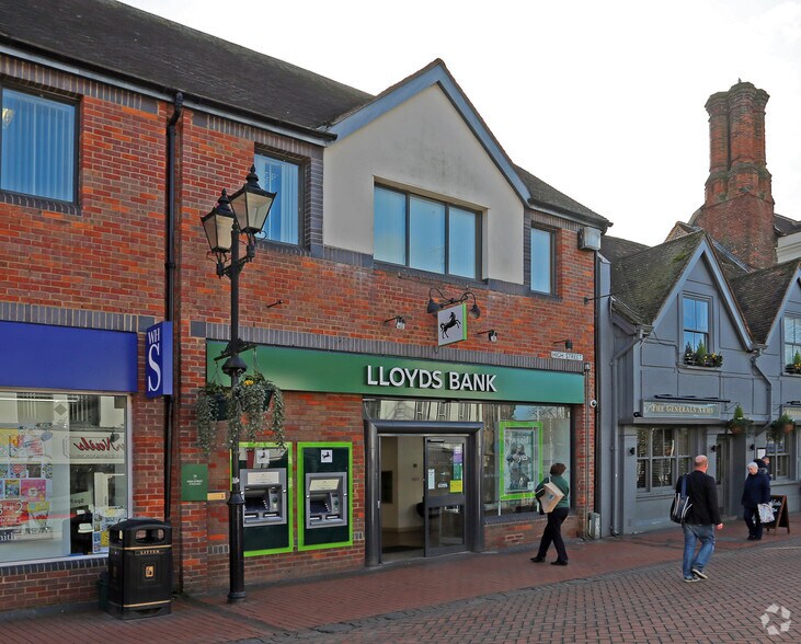 79 High St, Chesham to rent - Building Photo - Image 2 of 3